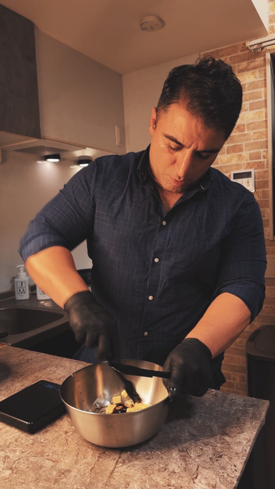 Baker mixing ingredients